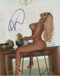 Lola Starr autograph