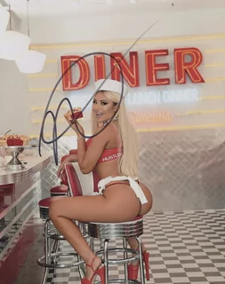 Lola Starr autograph