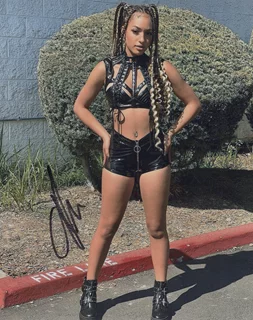 Alectra Cox autograph