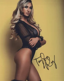 Taylor Ray autograph