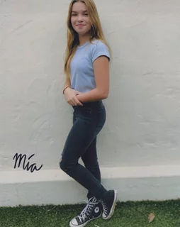 Mia Talerico autograph
