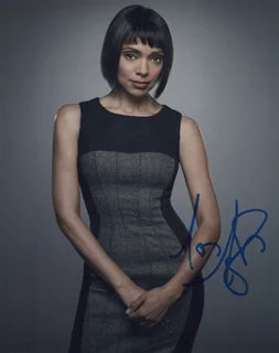 Tamara Taylor autograph