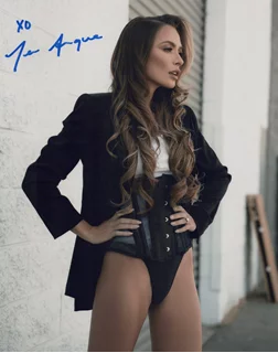 Tess Anique autograph