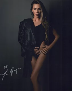 Tess Anique autograph