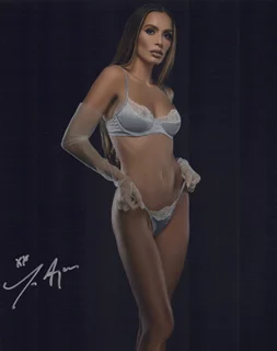 Tess Anique autograph