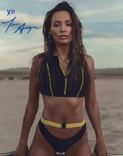 Tess Anique autograph