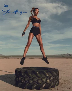 Tess Anique autograph