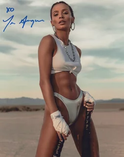 Tess Anique autograph