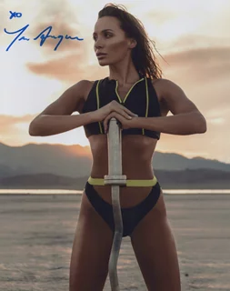 Tess Anique autograph