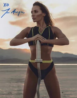 Tess Anique autograph