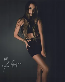 Tess Anique autograph