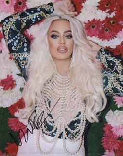 Matilda Dahlin autograph