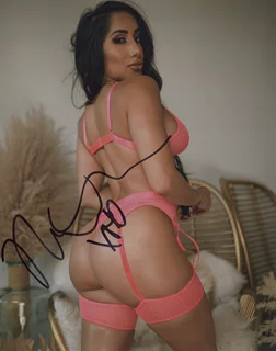 Narmin Assria autograph