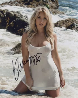 Shayna Holt autograph