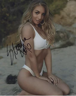 Shayna Holt autograph