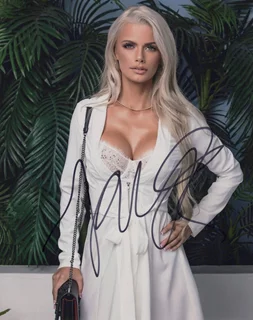Taylor Mayde autograph