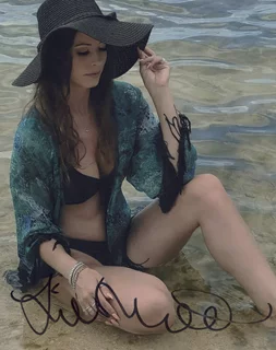 Lillie Suzanne autograph