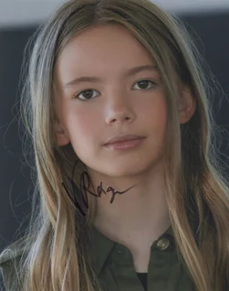 Victoria Rose Mueller autograph