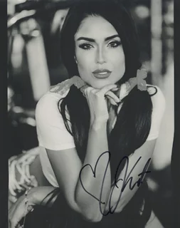 Katherine Pena autograph