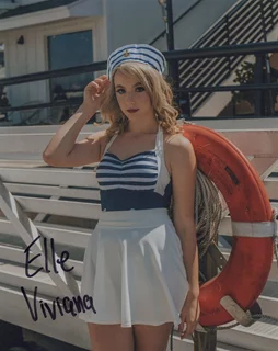 Elle Viviana autograph