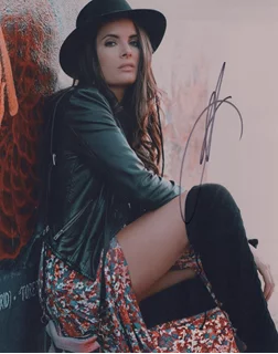 Jessica Uberuaga autograph