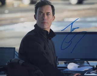 Tom Cavanagh autograph