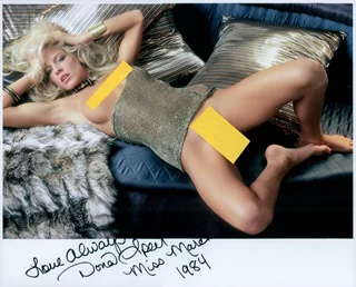 Dona Speir autograph