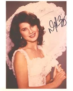 Daphne Zuniga autograph