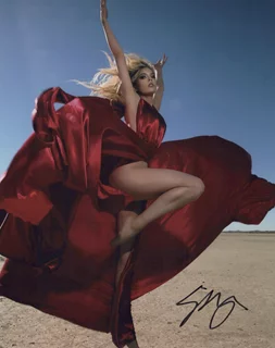 Skye Aurelia autograph