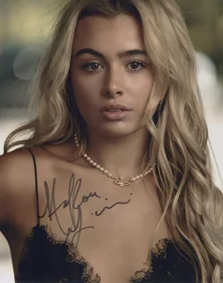 Ava Rose Giannini autograph