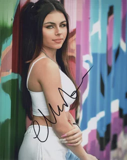 Ella Noel autograph