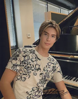 Sawyer Sharbino autograph