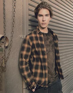 Sawyer Sharbino autograph