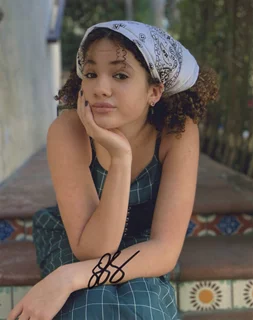 Scarlet Spencer autograph