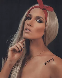 Amanda Terry autograph