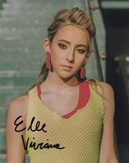 Elle Viviana autograph