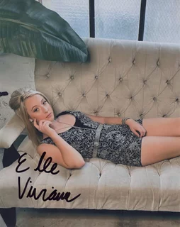 Elle Viviana autograph