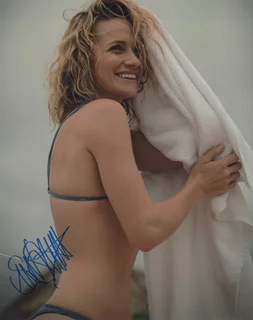 Shantel VanSanten autograph
