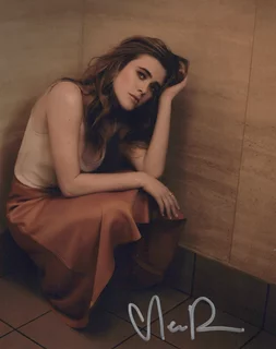 Melissa Roxburgh autograph