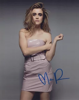 Melissa Roxburgh autograph