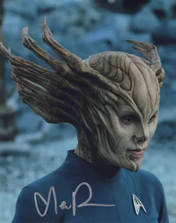 Melissa Roxburgh autograph