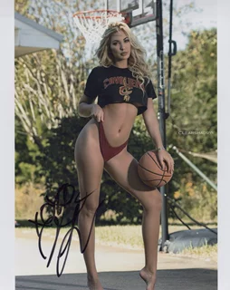 Victoria Lace autograph