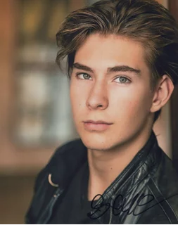 Sawyer Sharbino autograph