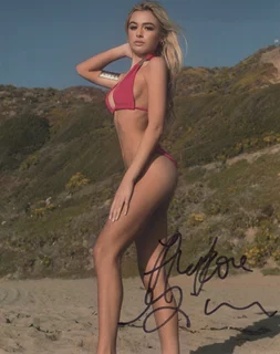 Ava Rose Giannini autograph