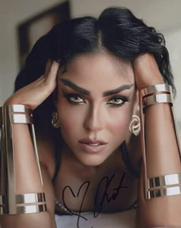 Katherine Pena autograph