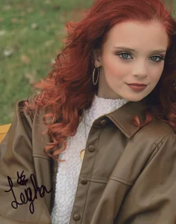Leigha Sanderson autograph