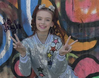 Leigha Sanderson autograph