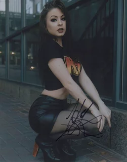 Hannah Stein autograph