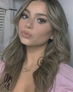 Ava Monpere autograph