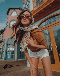 Pilot Paisley-Rose autograph